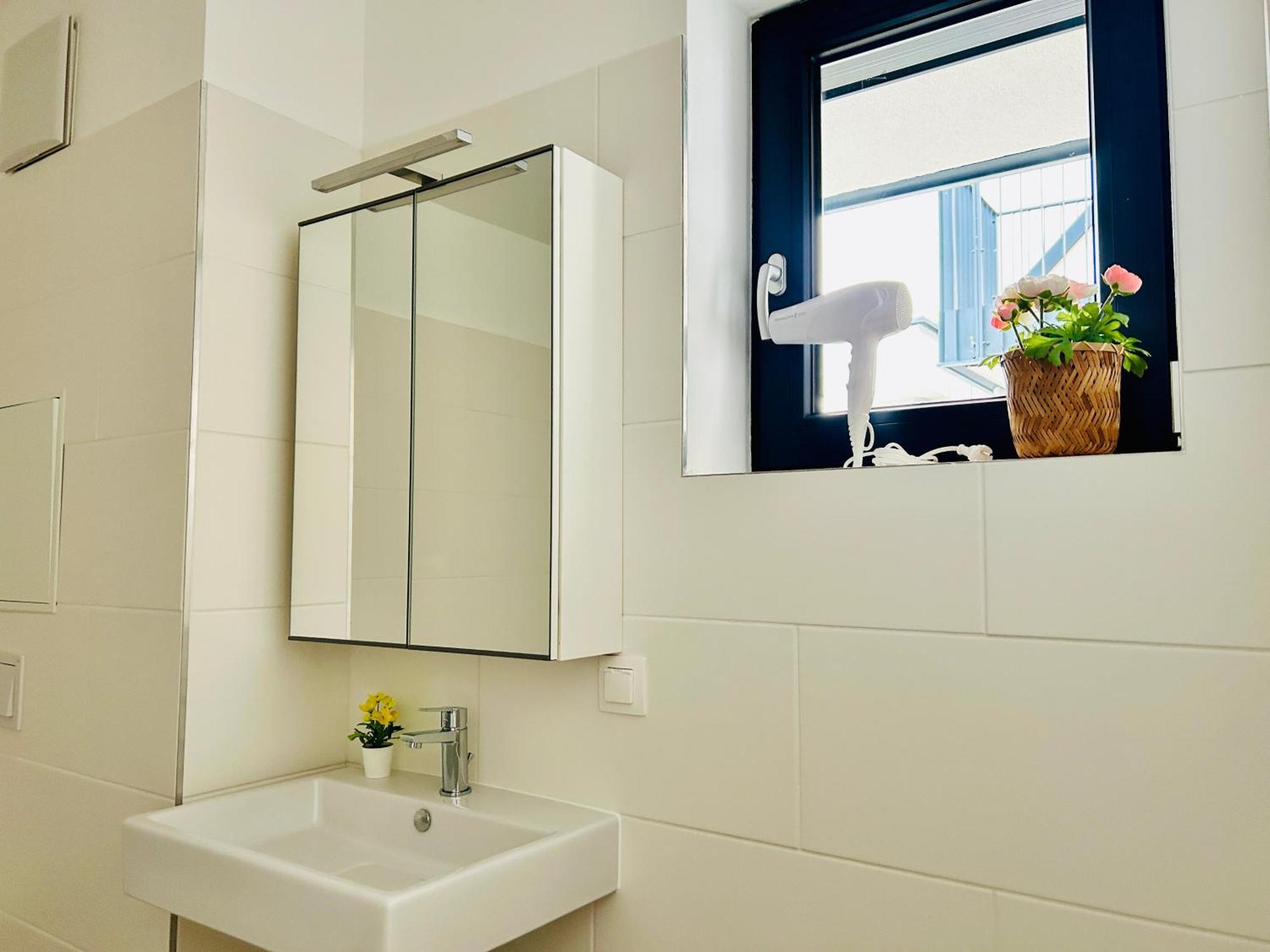 Modern Apartment With Balcony & Free Parking - Nearby Metro Wien Ngoại thất bức ảnh